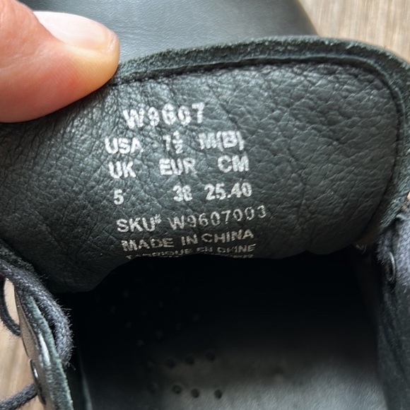 Propet Black Leather Elite Walkers | 7.5 - Picture 7 of 9